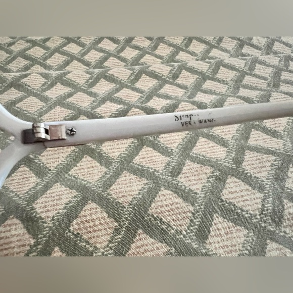 Vintage Simply Vera Wang Sunglasses - Picture 6 of 10